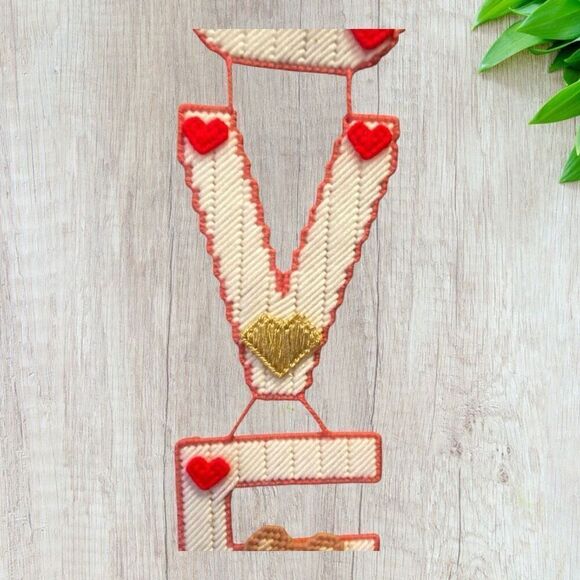 Vintage Plastic Canvas Valentine’s Day LOVE Door Hanging - Picture 4 of 5